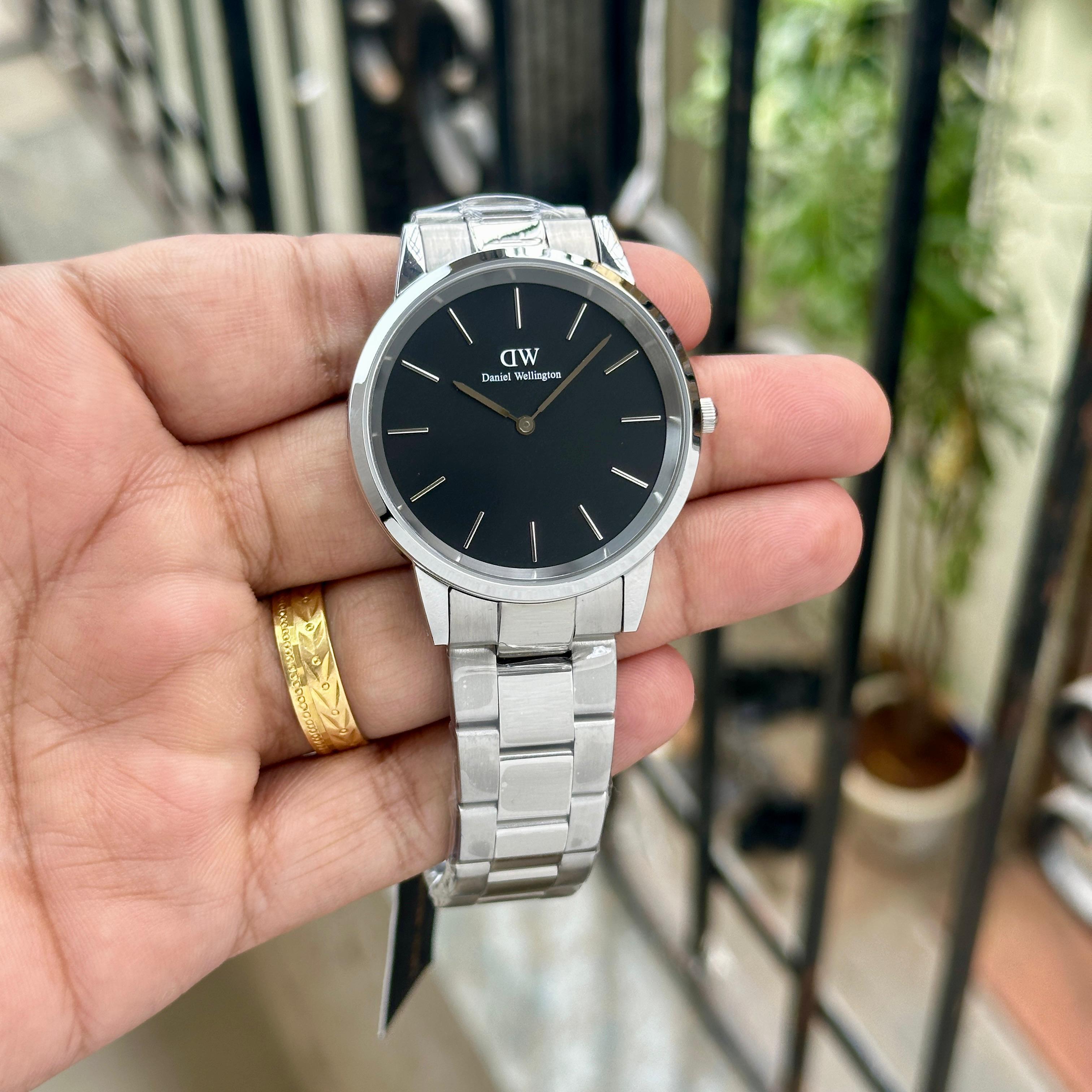 Daniel Wellington  For Mens  Mens : 40'mm  Model No : DW00100448