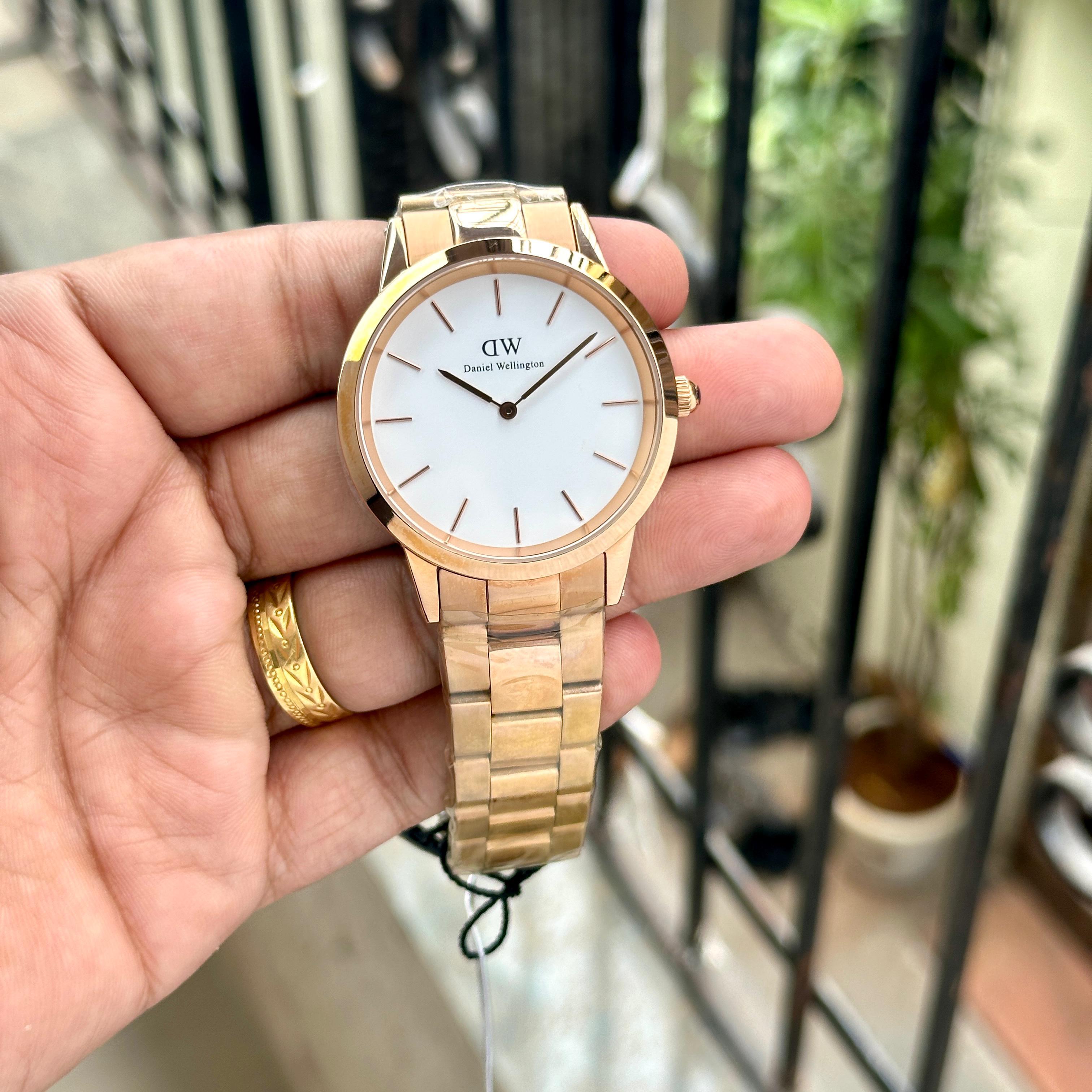 Daniel Wellington  For Mens  Mens : 40'mm  Model No : DW00100448