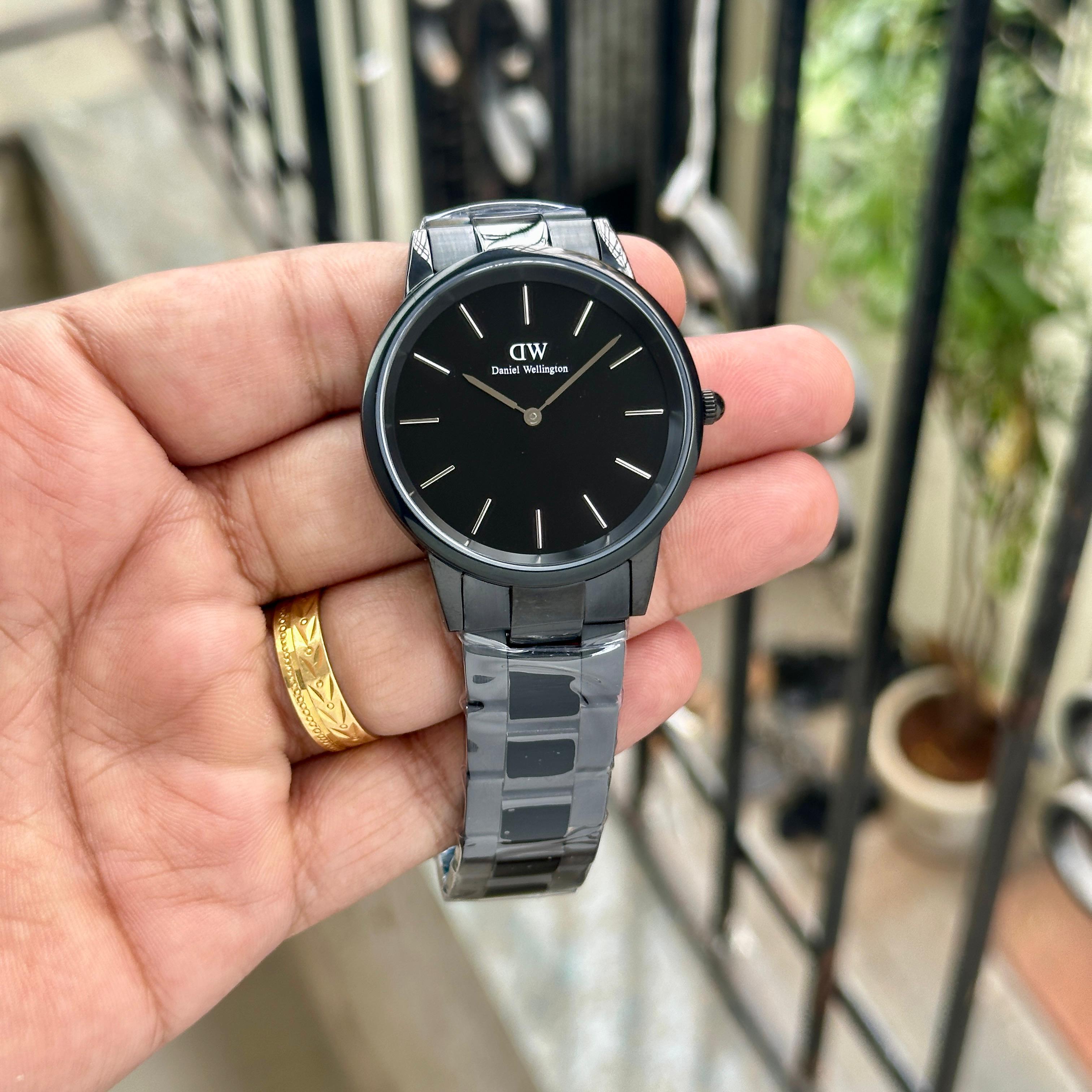Daniel Wellington  For Mens  Mens : 40'mm  Model No : DW00100448