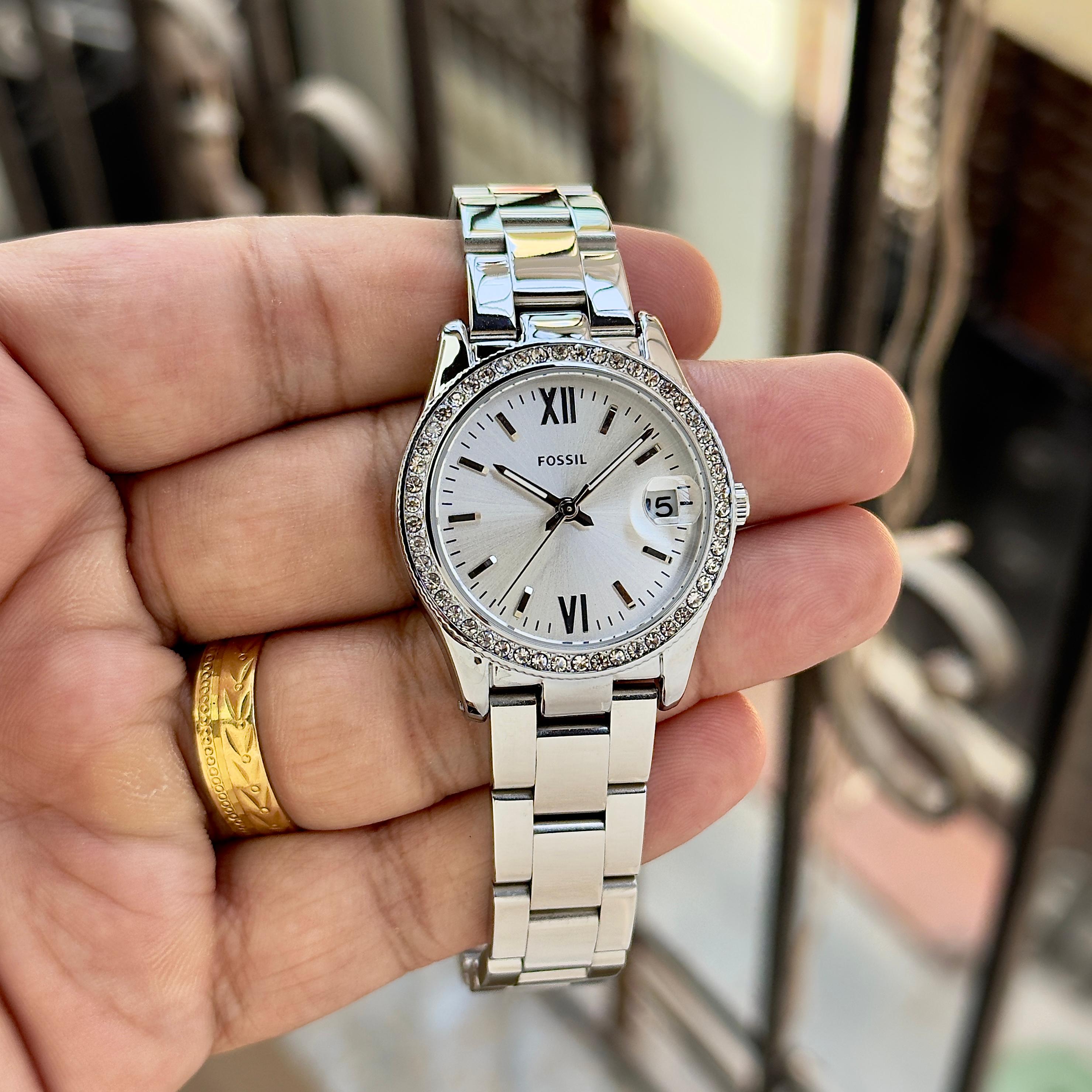 FOSSIL ES4317 – ELEGANCE WITH A SPARKLING TOUCH