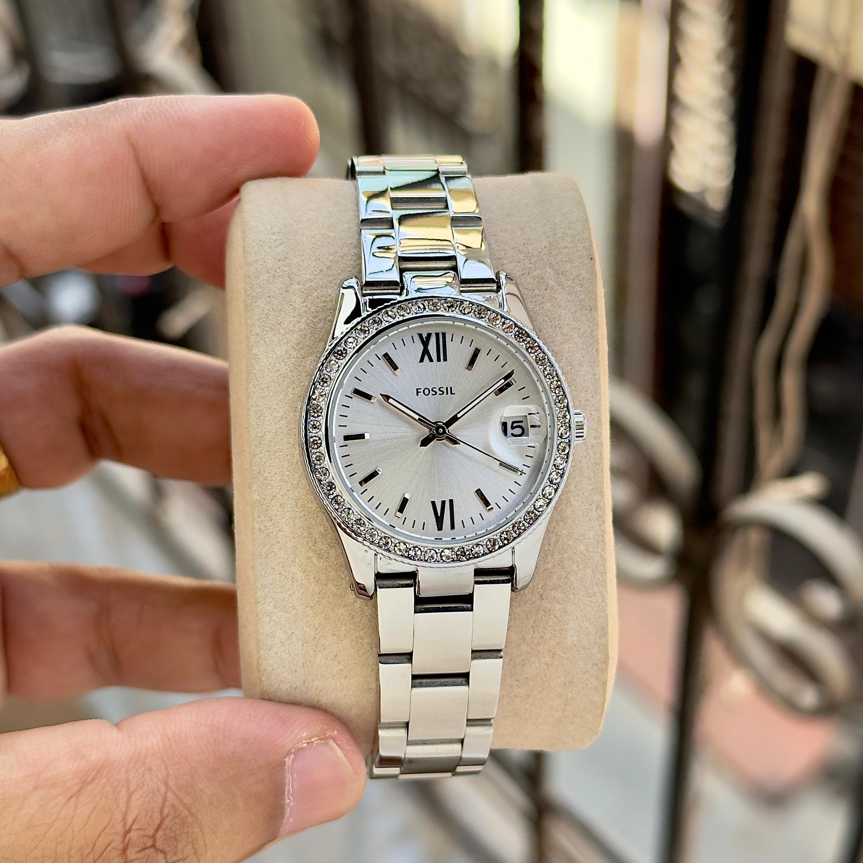 FOSSIL ES4317 – ELEGANCE WITH A SPARKLING TOUCH